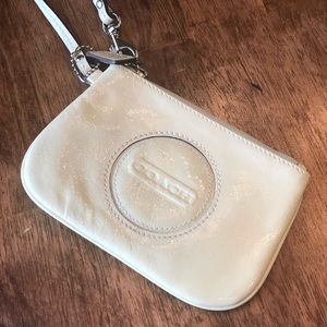 Coach Wristlet in Ivory color great used condition